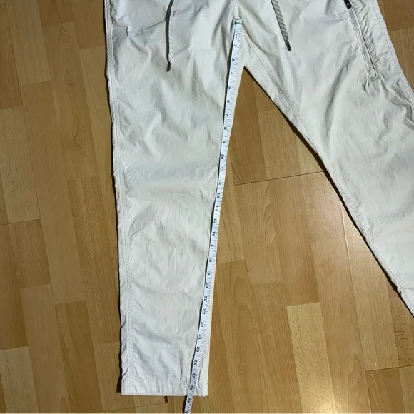 Vuori Ripstop Pant in Natural Medium Gorpcore Activewear Utility - Picture 12 of 16